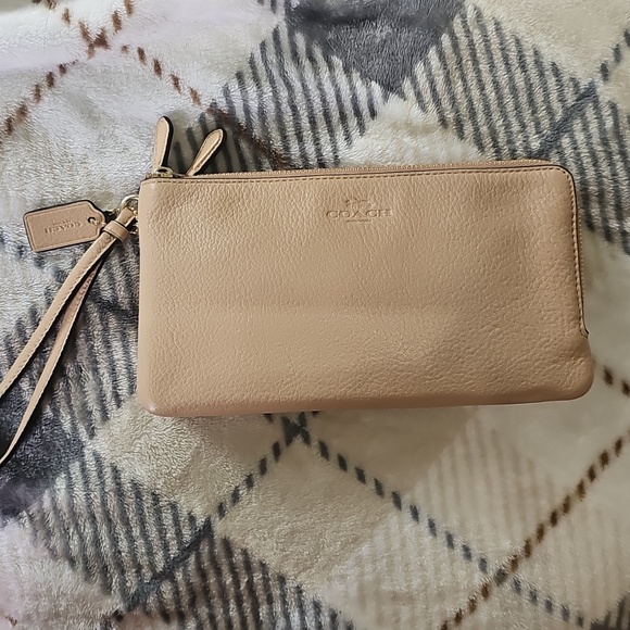 Coach Pebbled Leather Double Compartment Wristlet - Picture 1 of 7